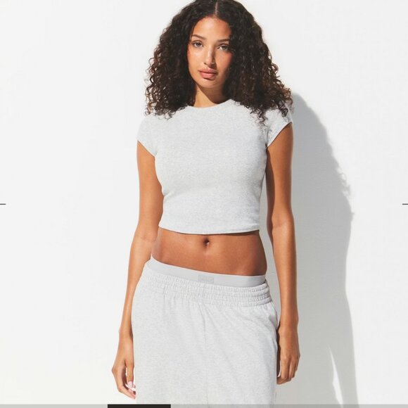 SKIMS Tops - SKIMS Drop Needle Baby Tee